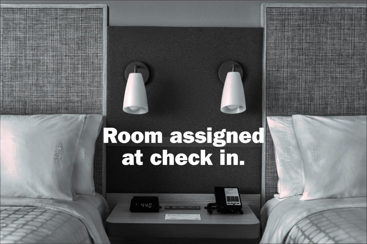 Avid Hotel-Midland Bagian luar foto