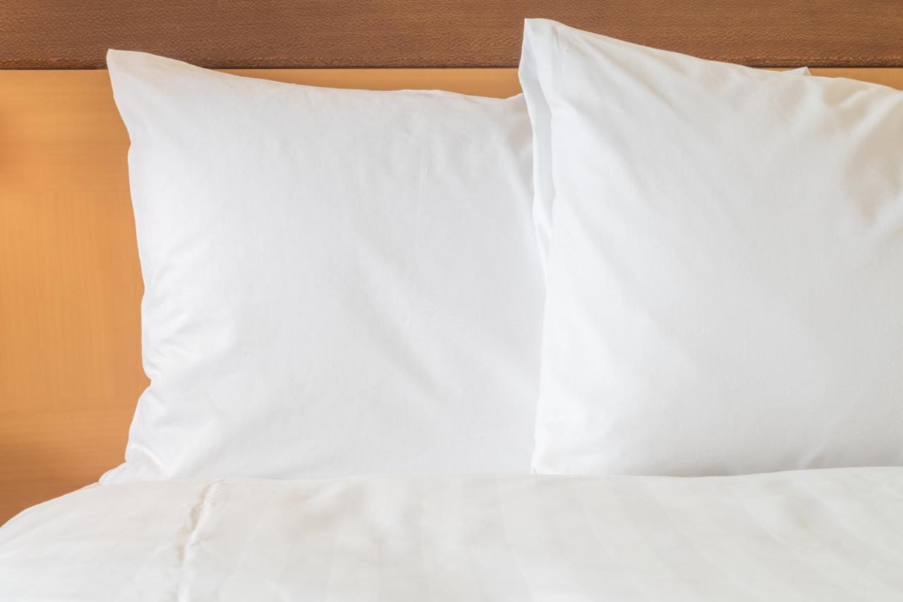 Avid Hotel-Midland Bagian luar foto