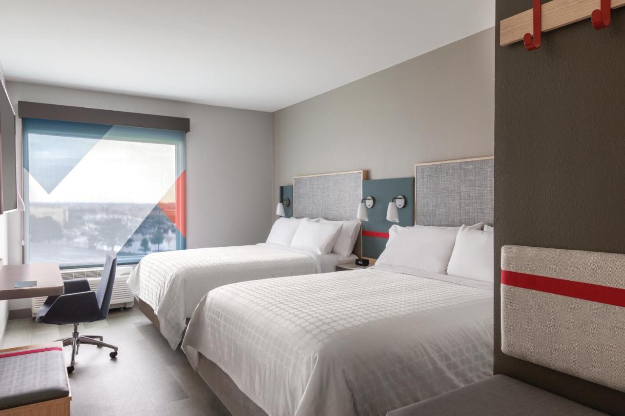 Avid Hotel-Midland Bagian luar foto