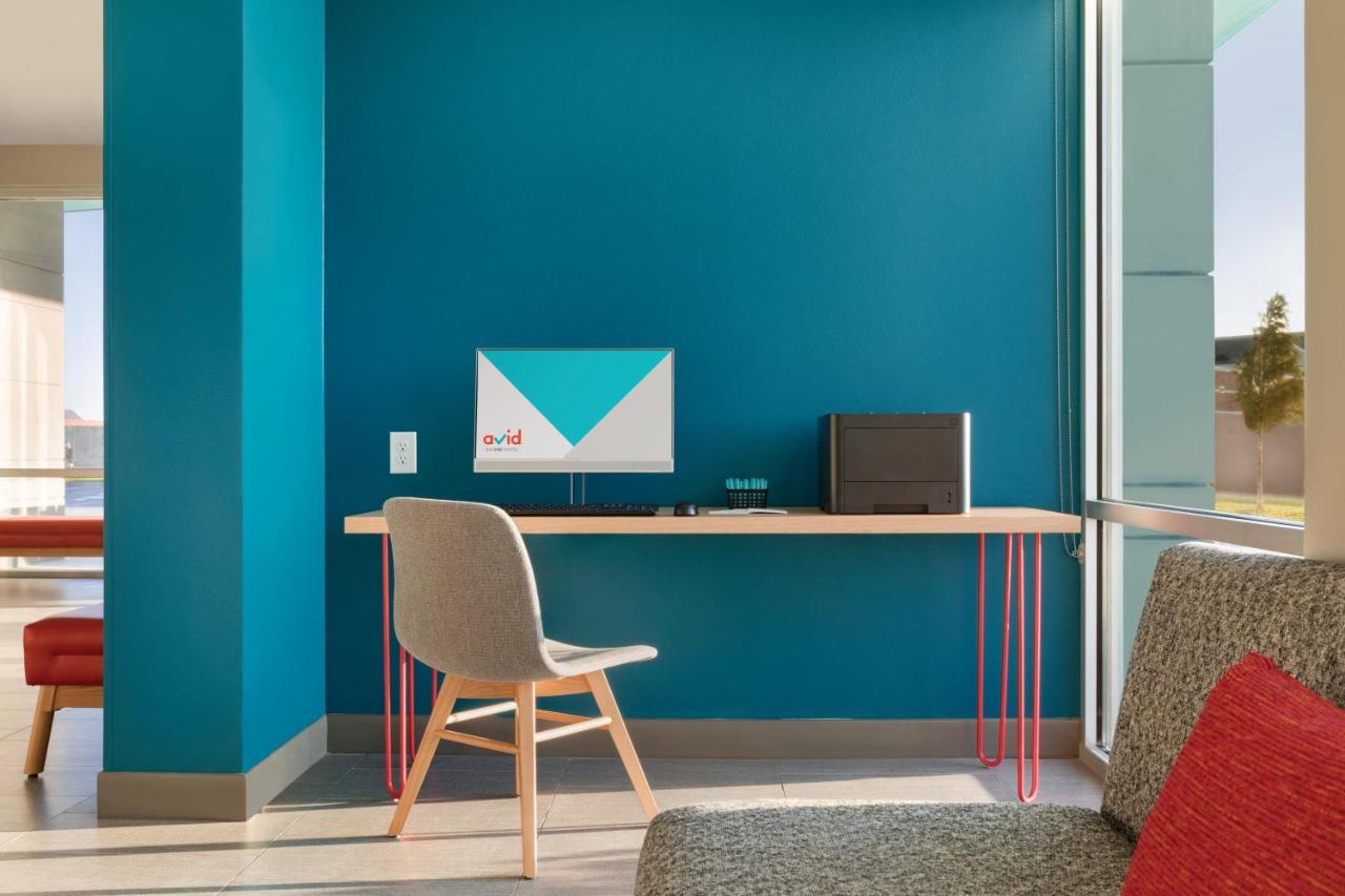 Avid Hotel-Midland Bagian luar foto